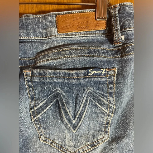 Seven7 Cut-off Denim Shorts 4” size 6 - Picture 5 of 7